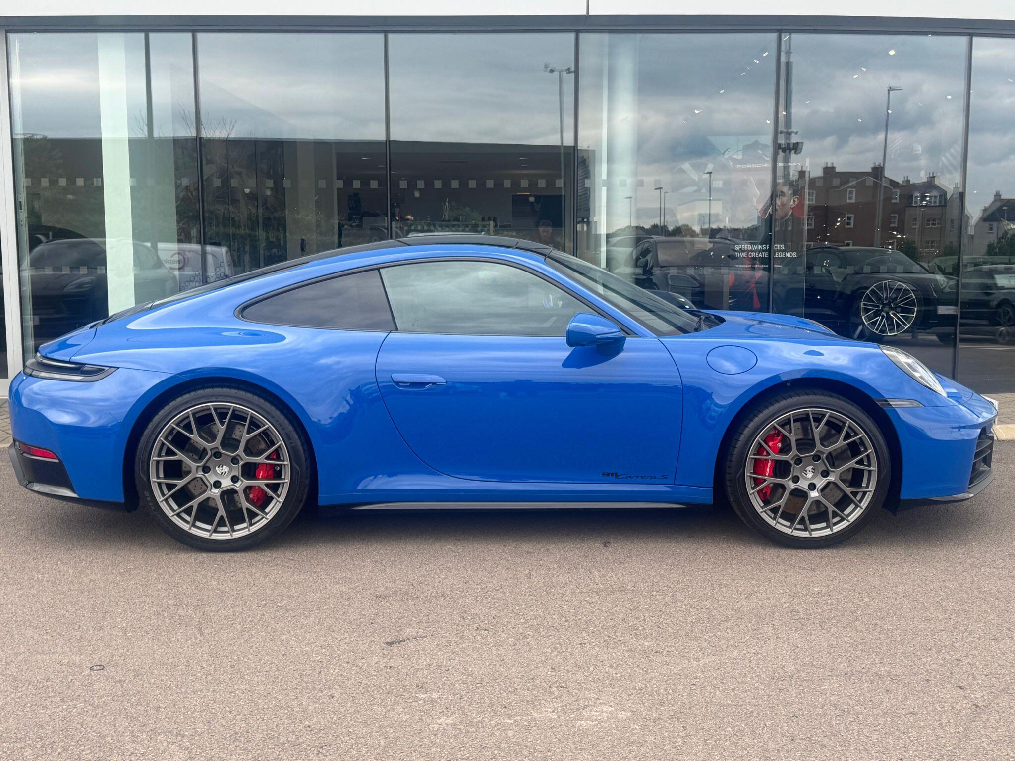 Porsche 911 view 6