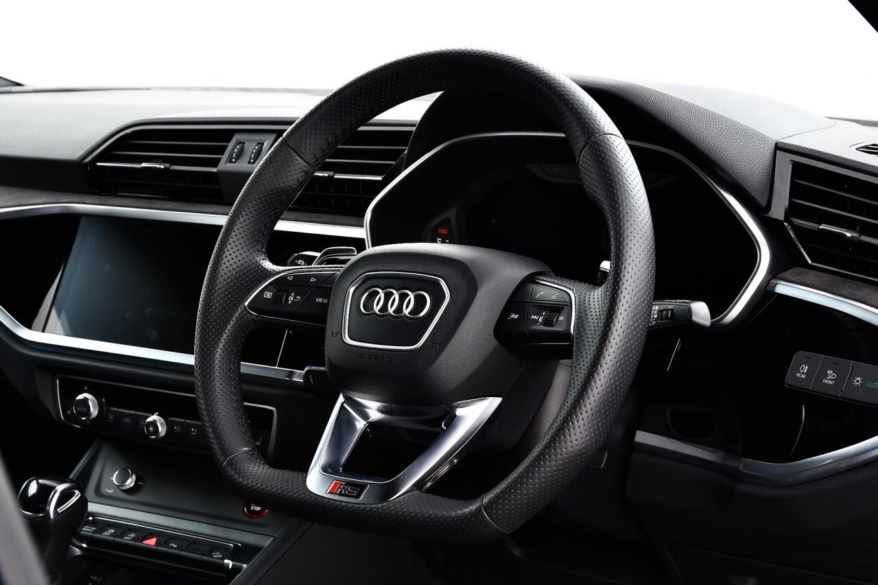 Audi RS Q3 view 36