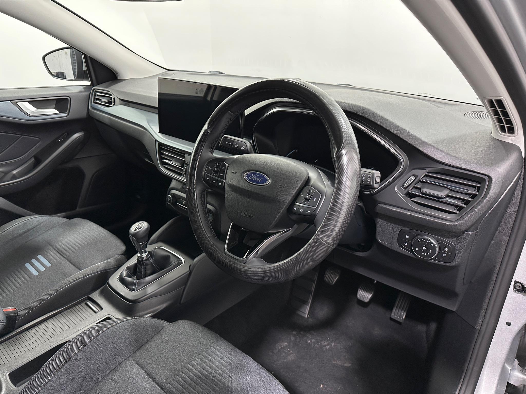 Ford Focus view 10