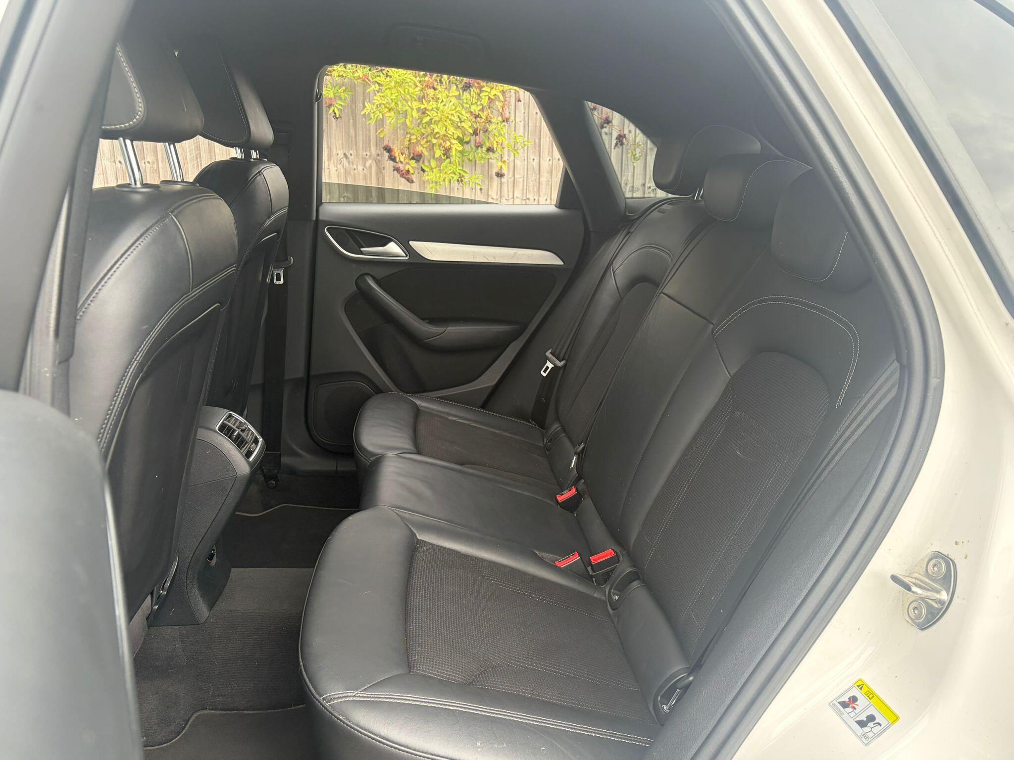 Audi Q3 view 16