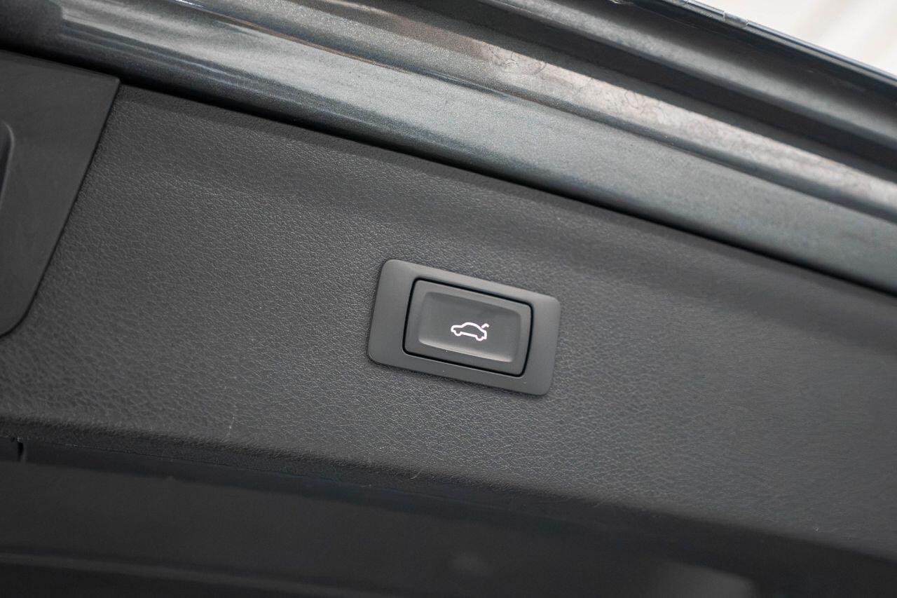 Audi Q3 view 44