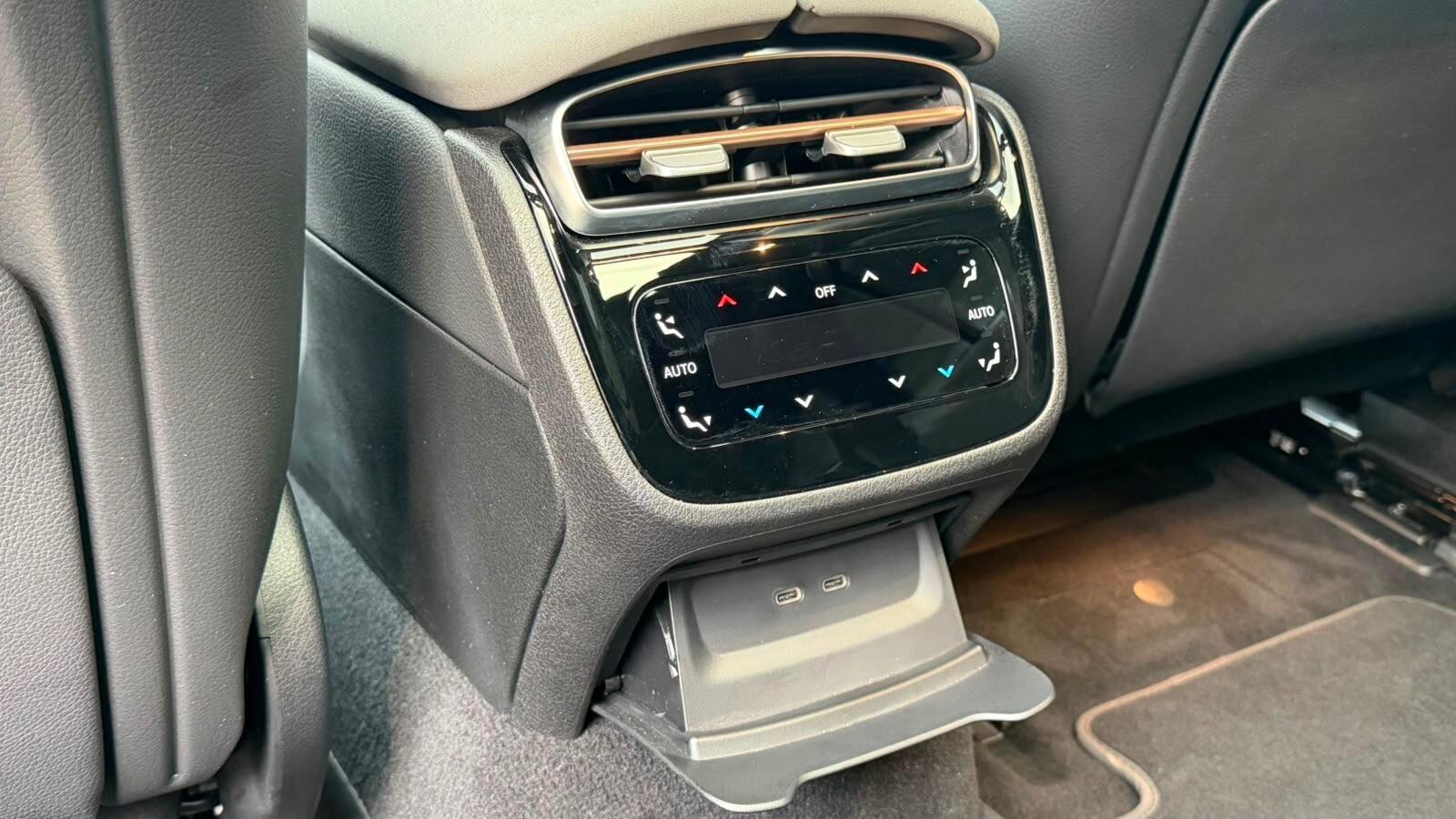Mercedes-Benz 450 view 34