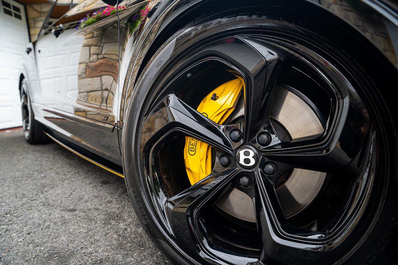 Bentley Bentayga view 28