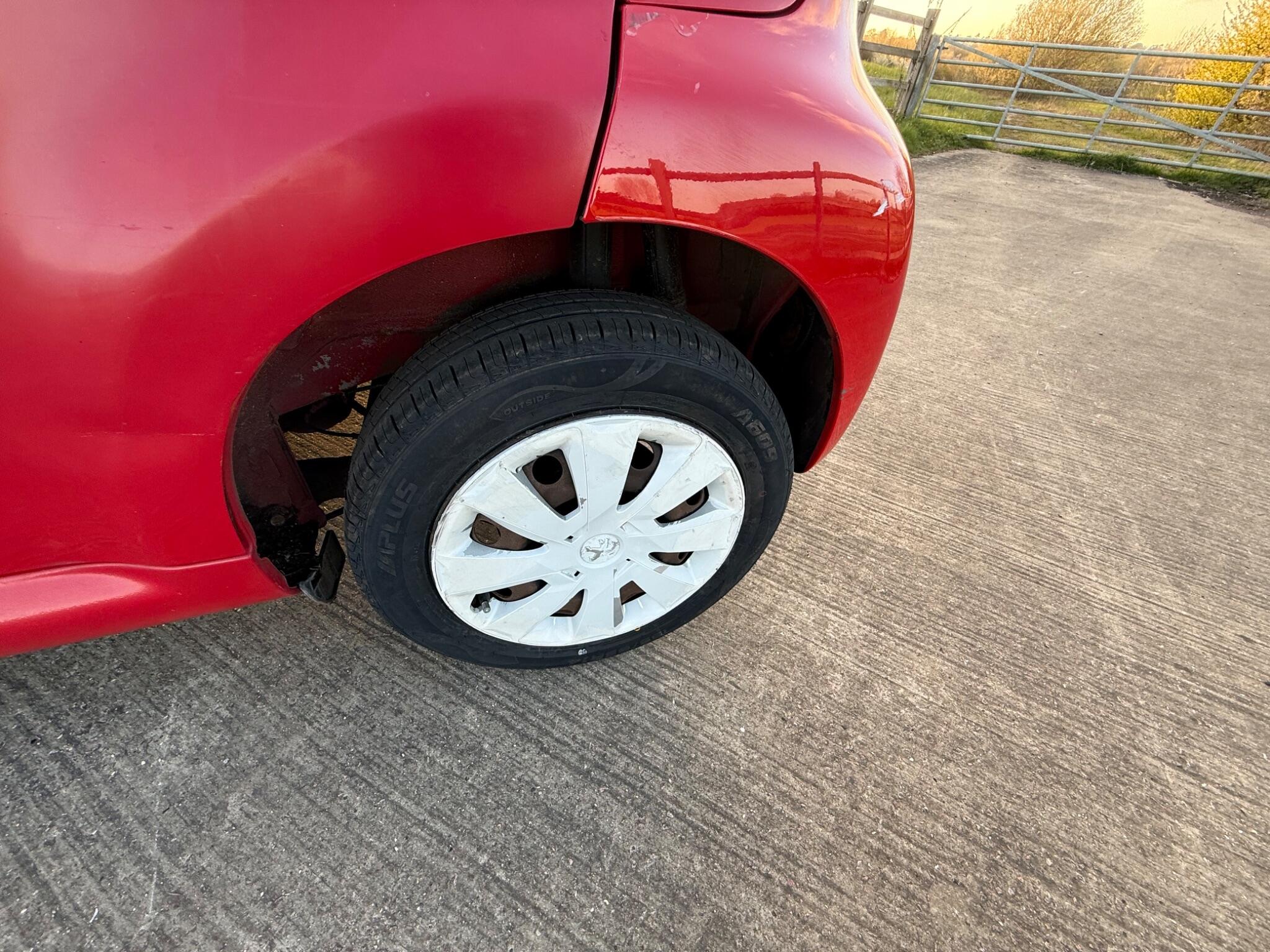 Peugeot 107 1.0 12V Active Euro 5 5dr — photo 39 of 86