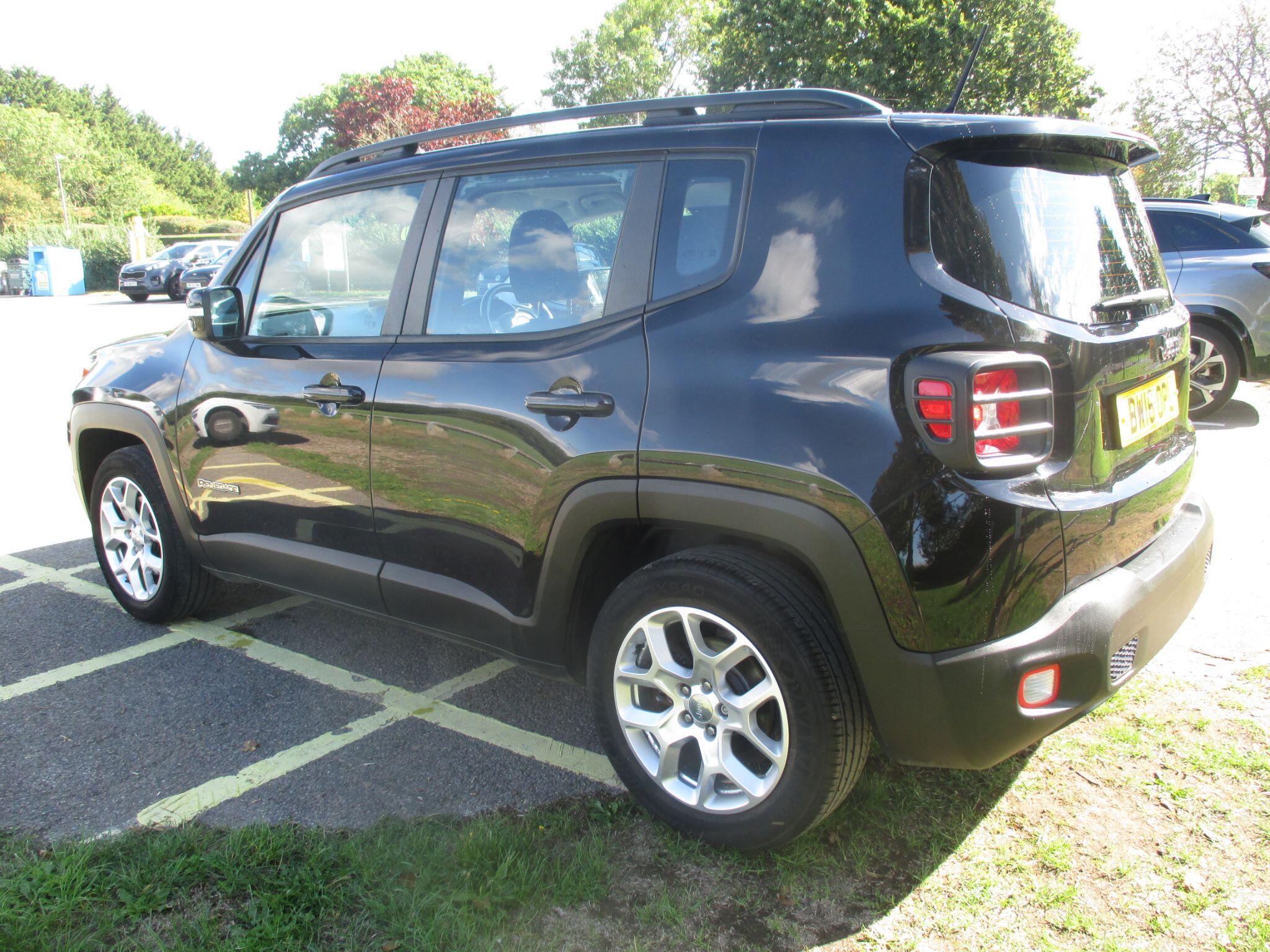 Jeep Renegade view 14