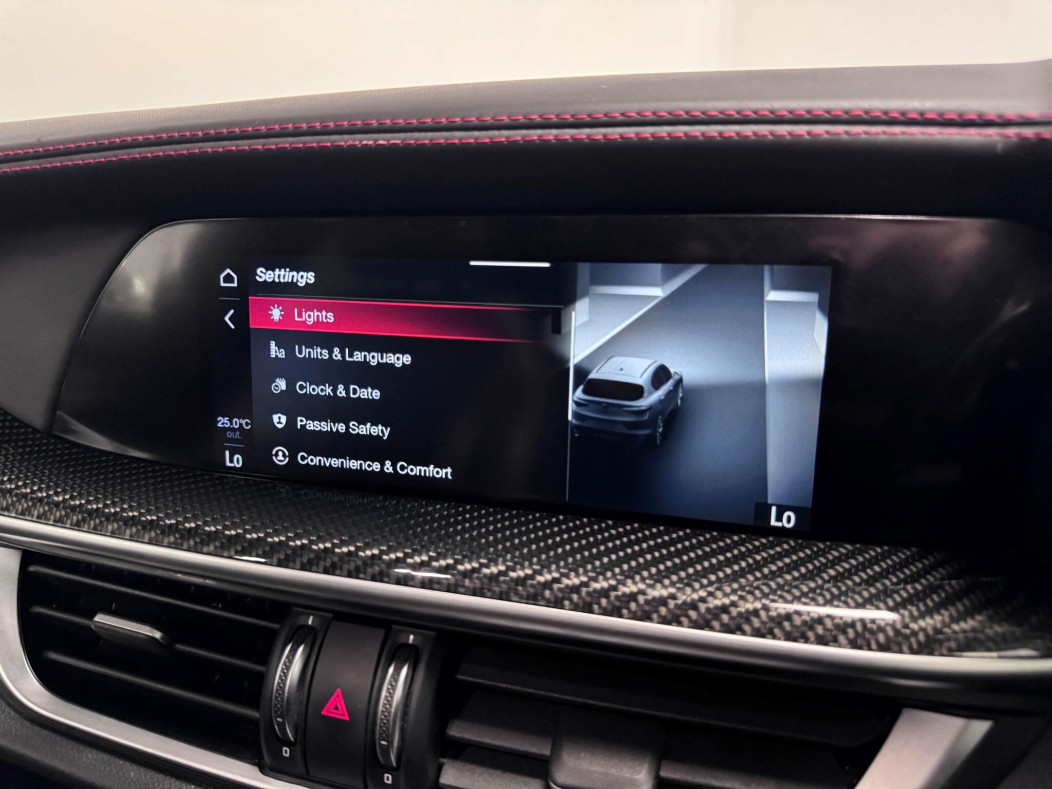 Alfa Romeo Stelvio view 60