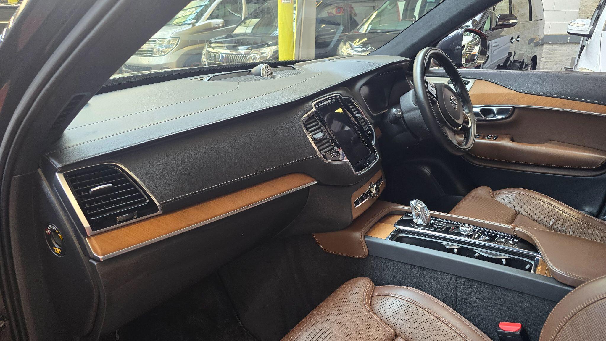 Volvo XC90 view 36