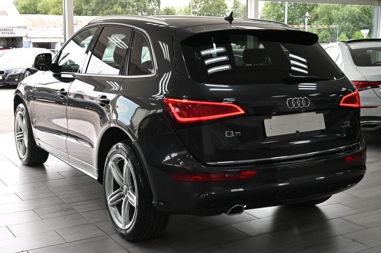 Audi Q5 view 11