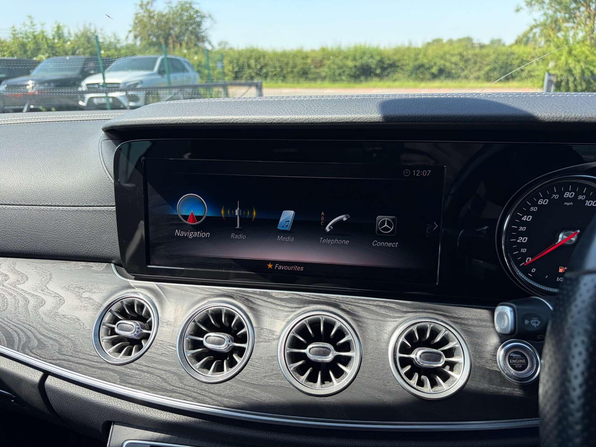 Mercedes-Benz E Class view 38
