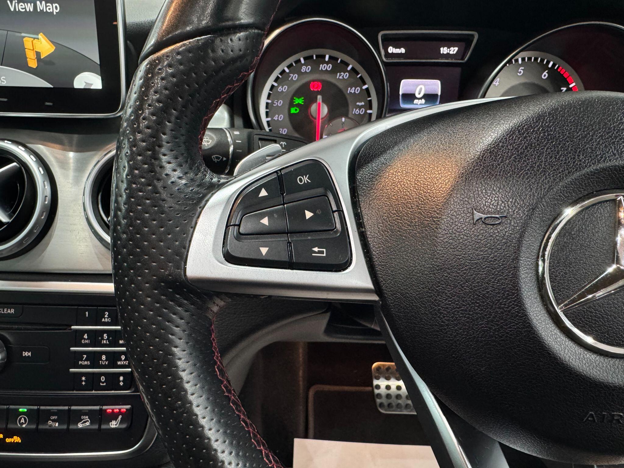 Mercedes-Benz GLA view 32
