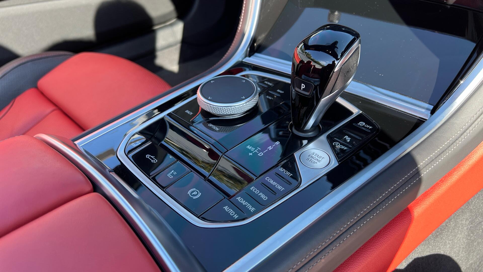 BMW 8 Series view 10