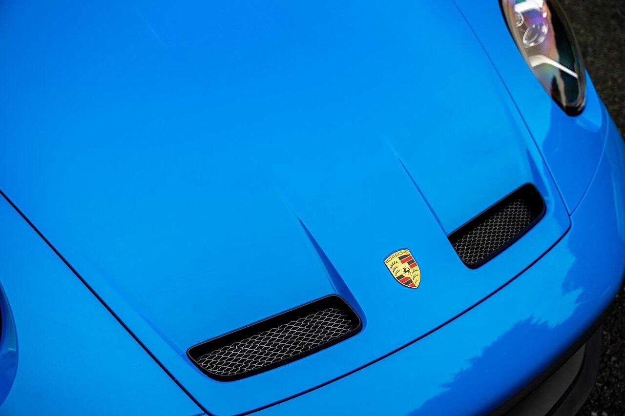 Porsche 911 view 32