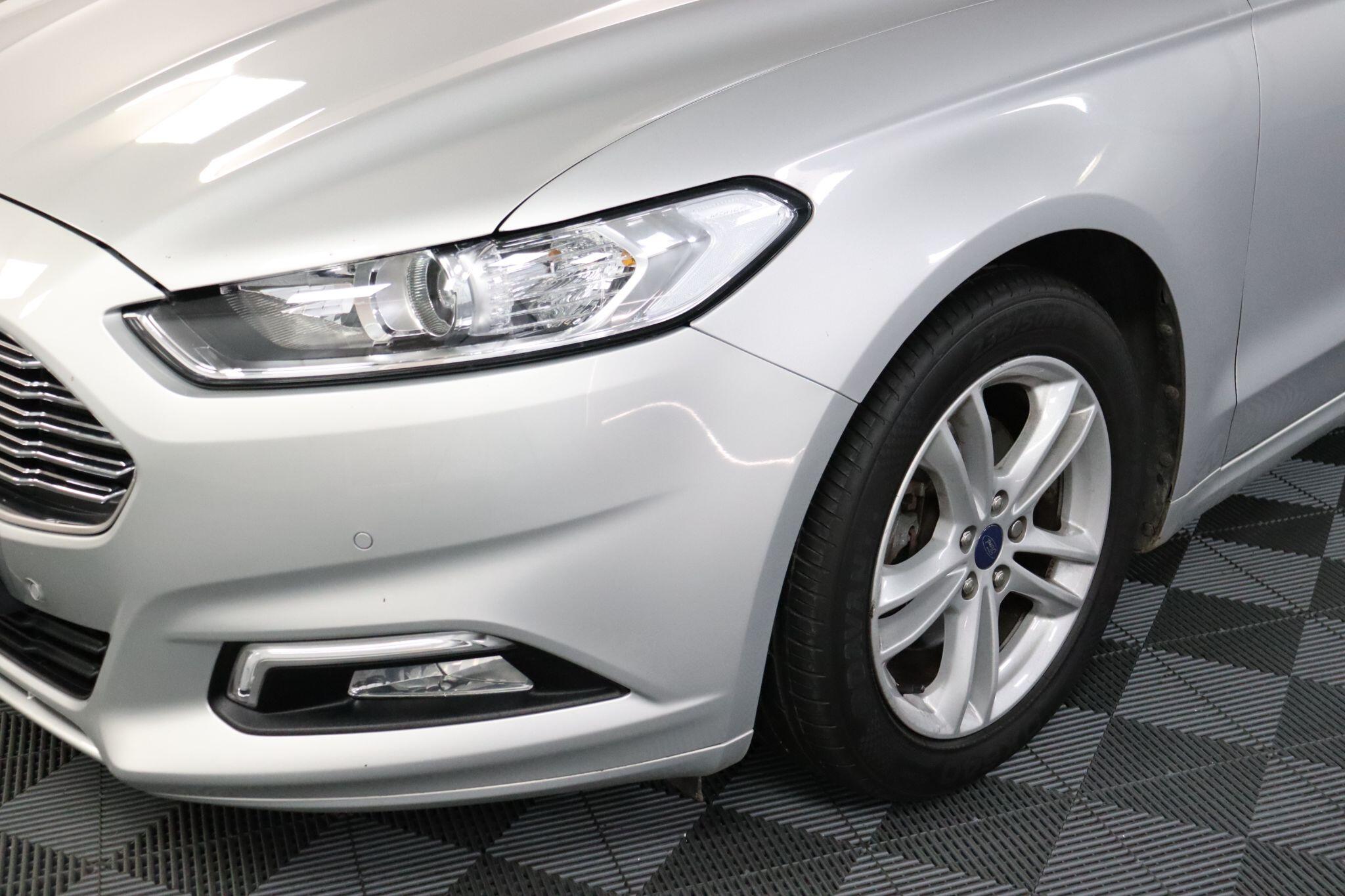 Ford Mondeo view 31