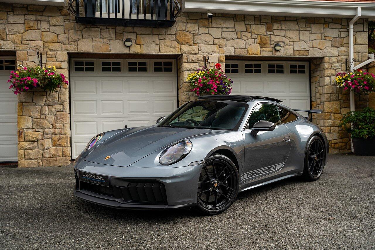 Porsche 911 view 103