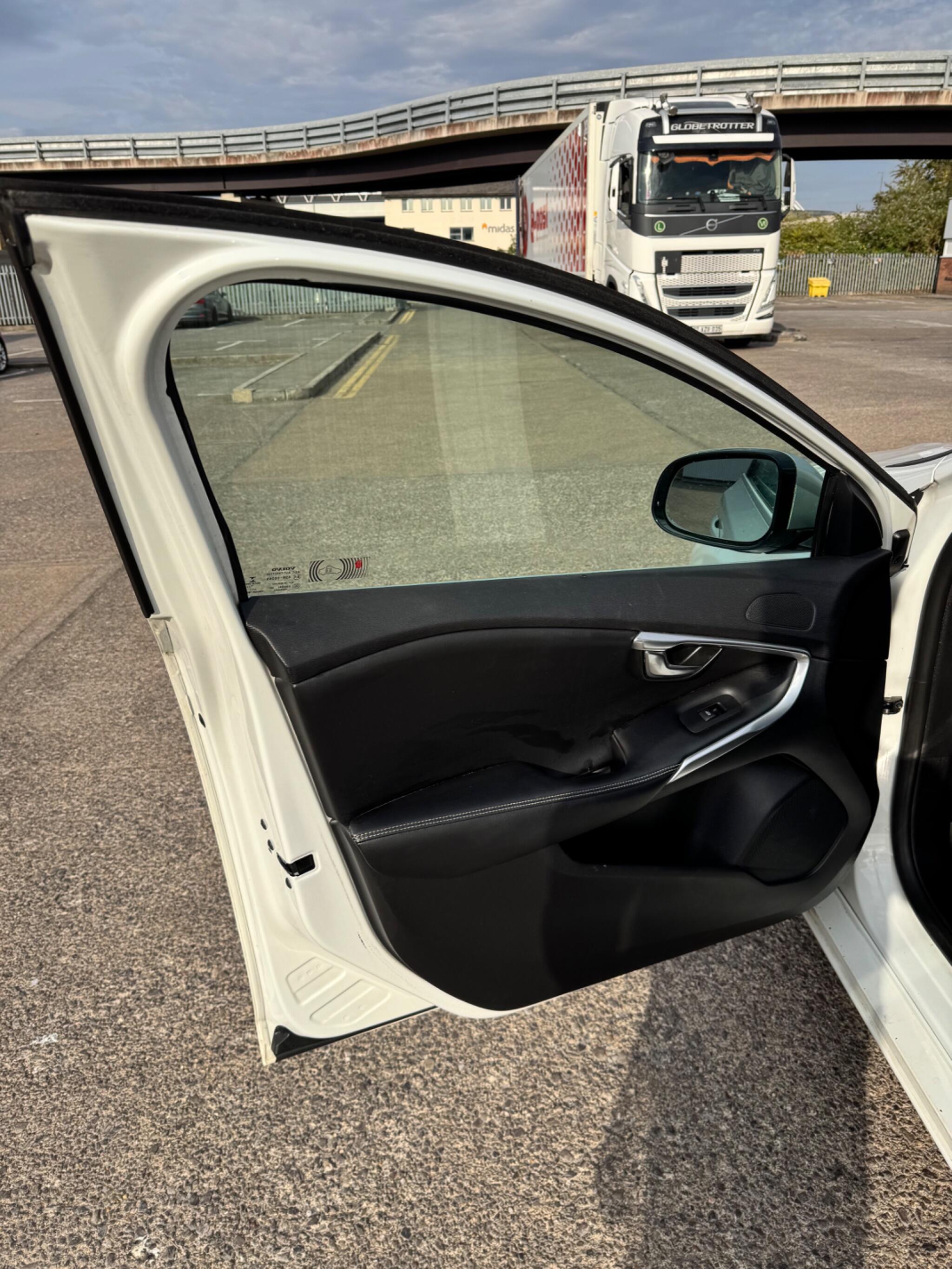 Volvo V40 view 45