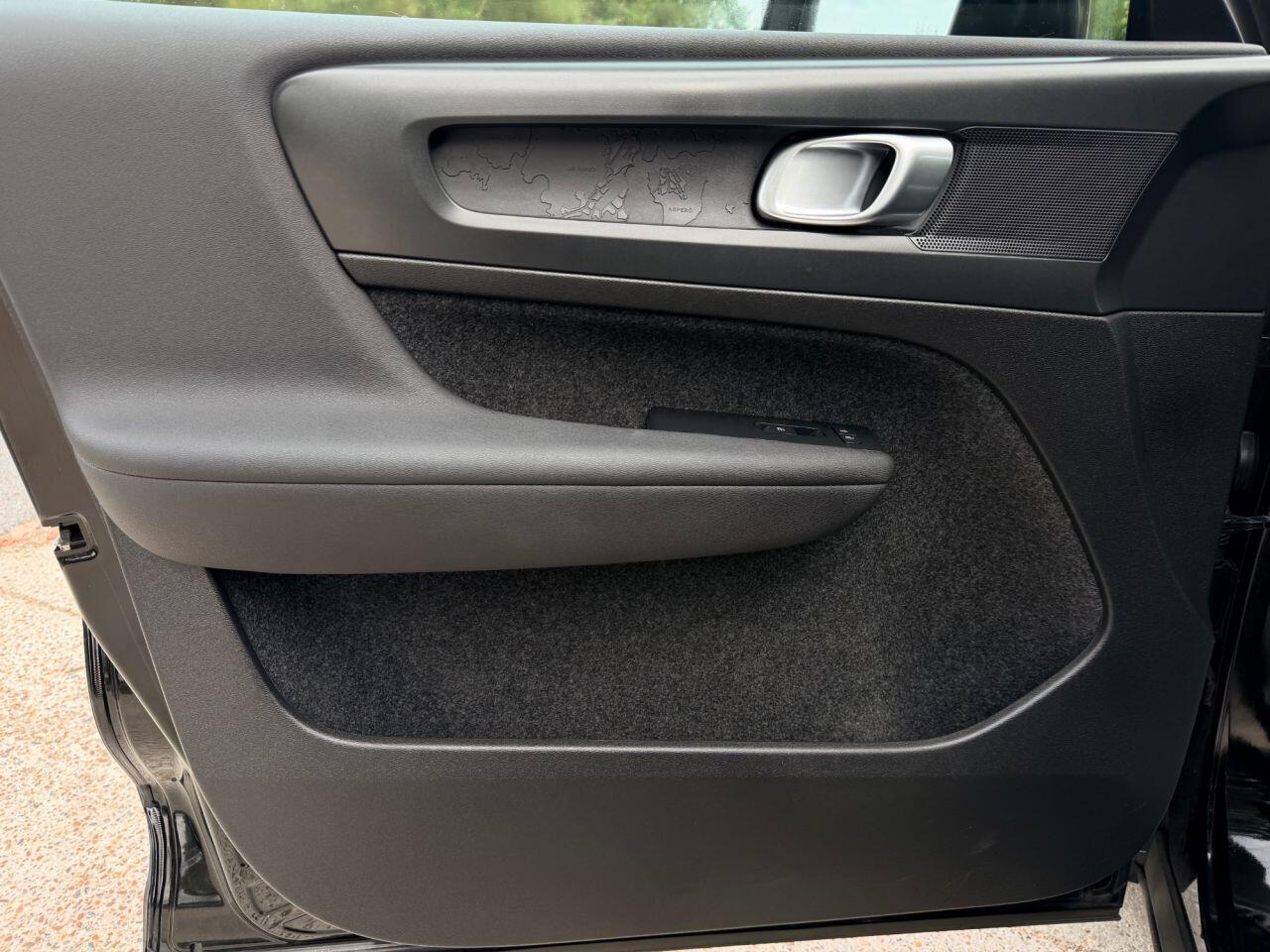 Volvo XC40 view 24