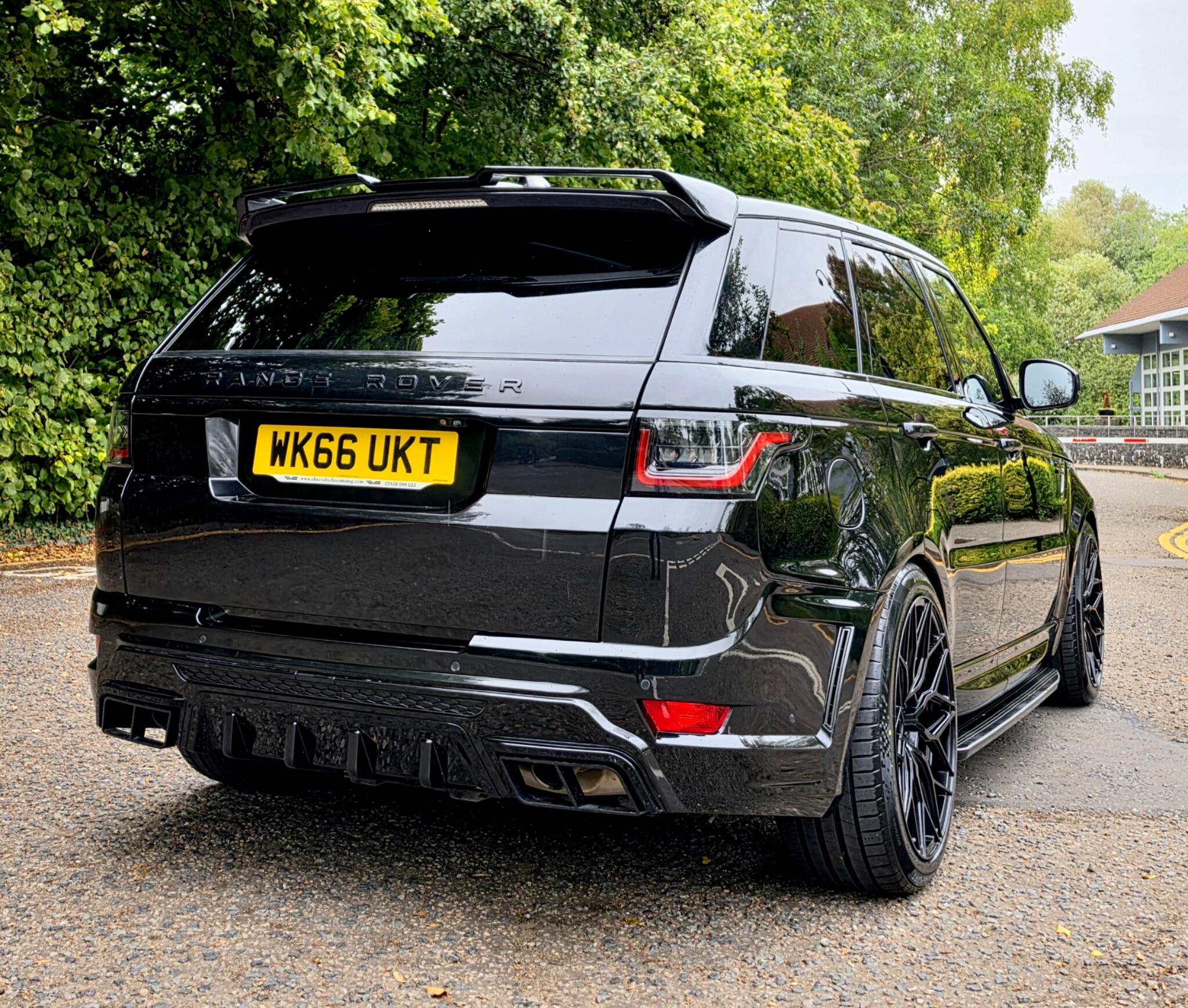 Land Rover Range Rover Sport view 3