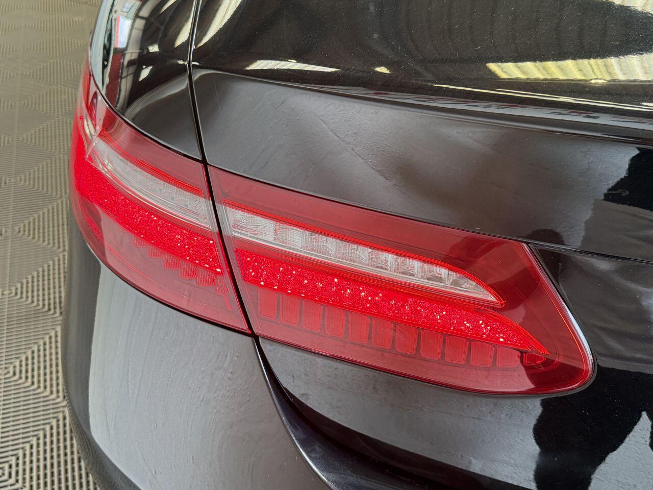 Mercedes-Benz E Class view 27