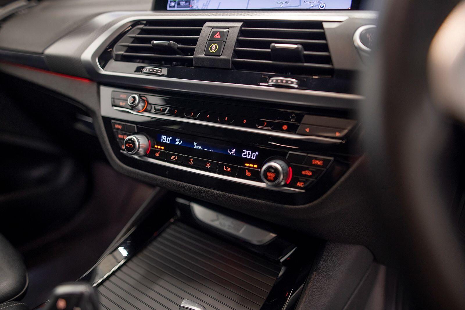 BMW X3 view 24