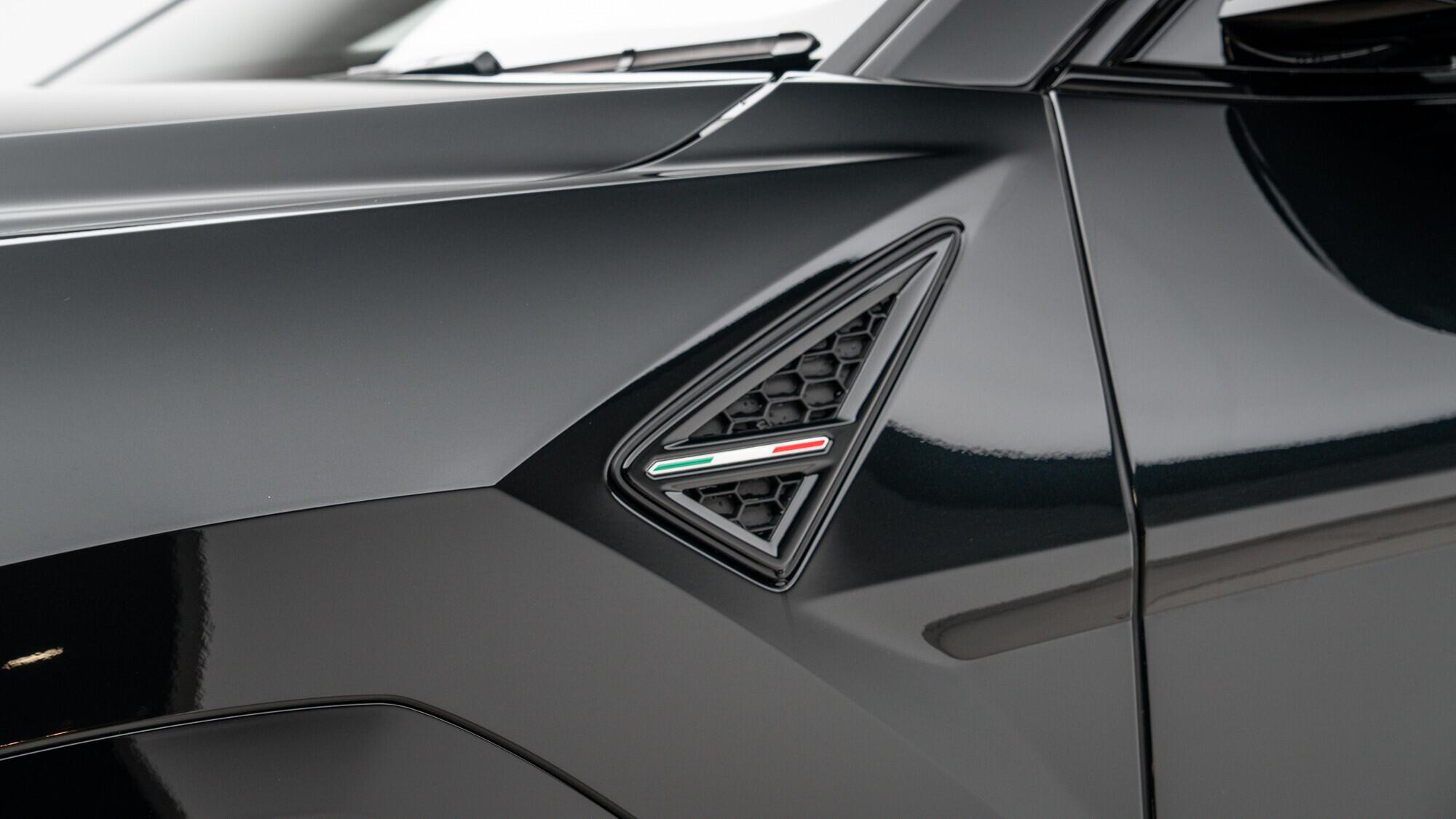 Lamborghini Urus view 12