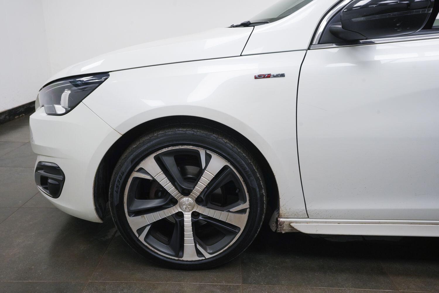 Peugeot 308 view 5