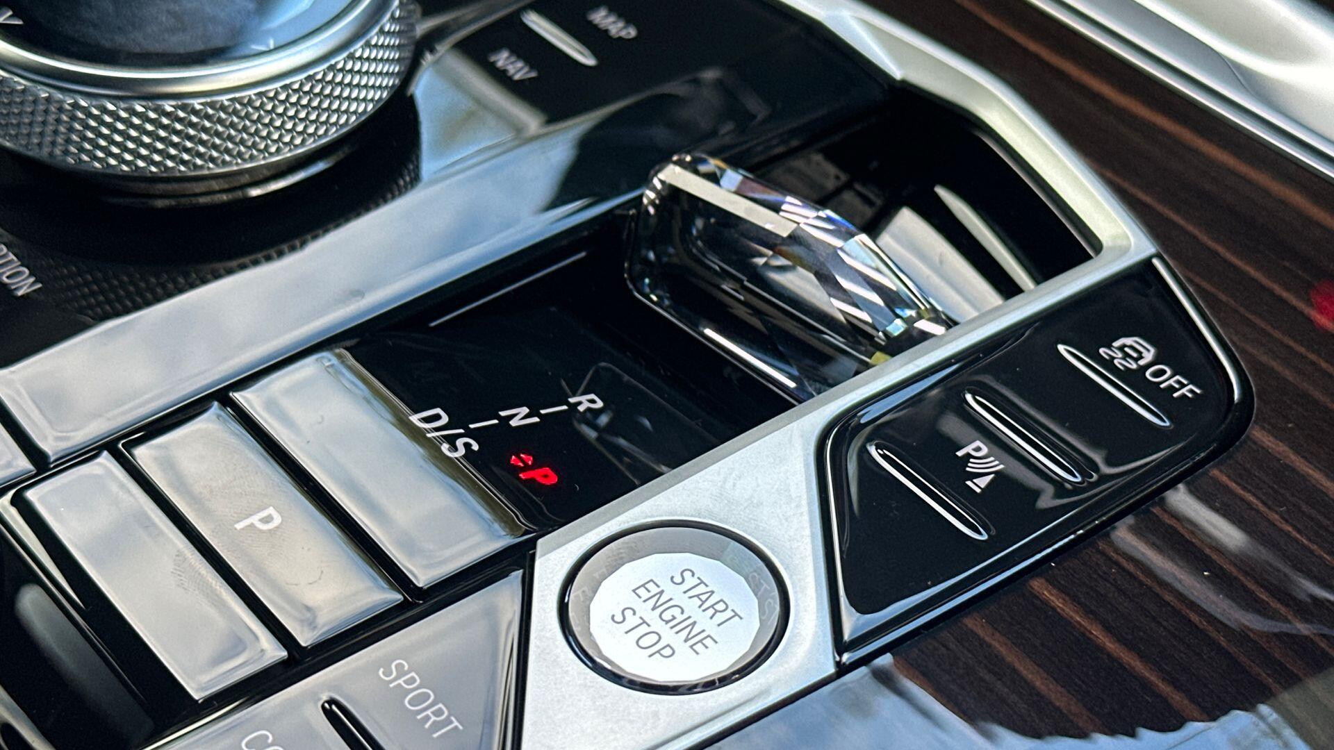 BMW X7 view 19