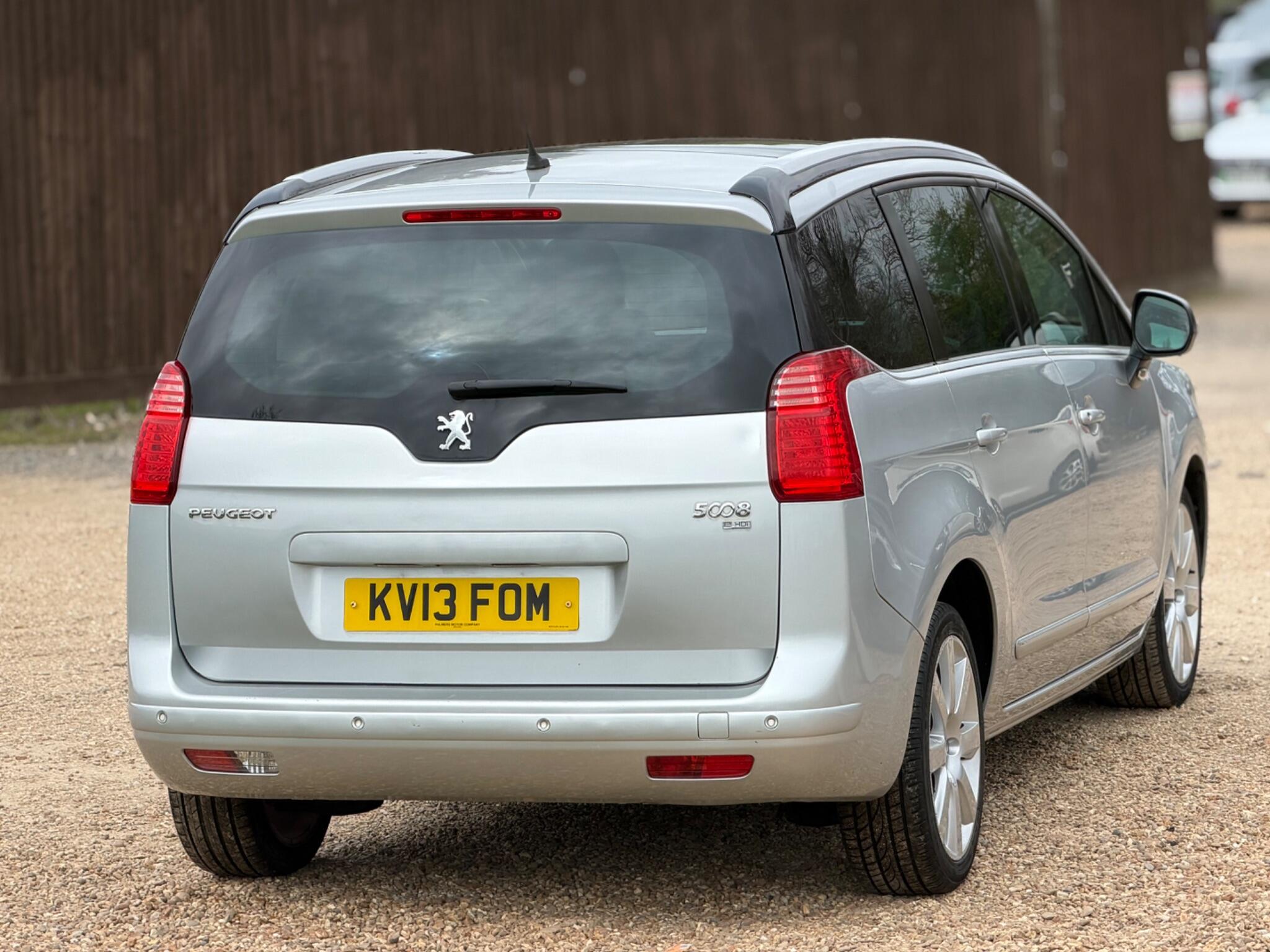 2013 Peugeot 5008 1.6 e-HDi Allure EGC Euro 5 (s/s) 5dr image 26