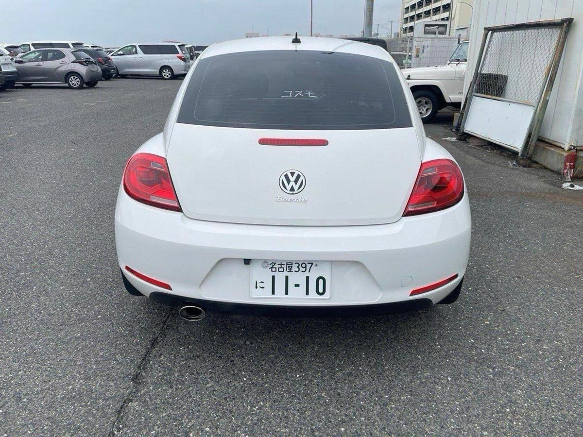 Volkswagen Beetle view 7