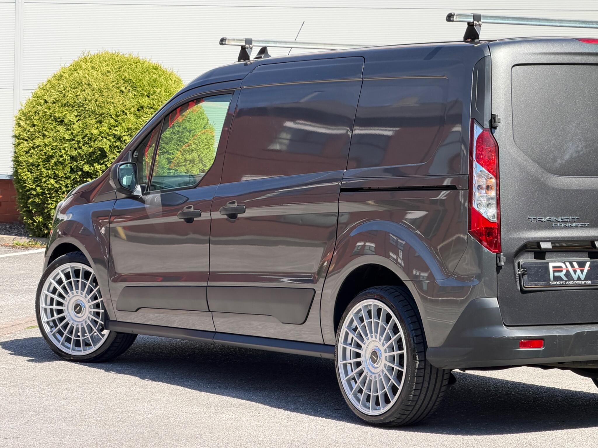 Ford Transit Connect view 28