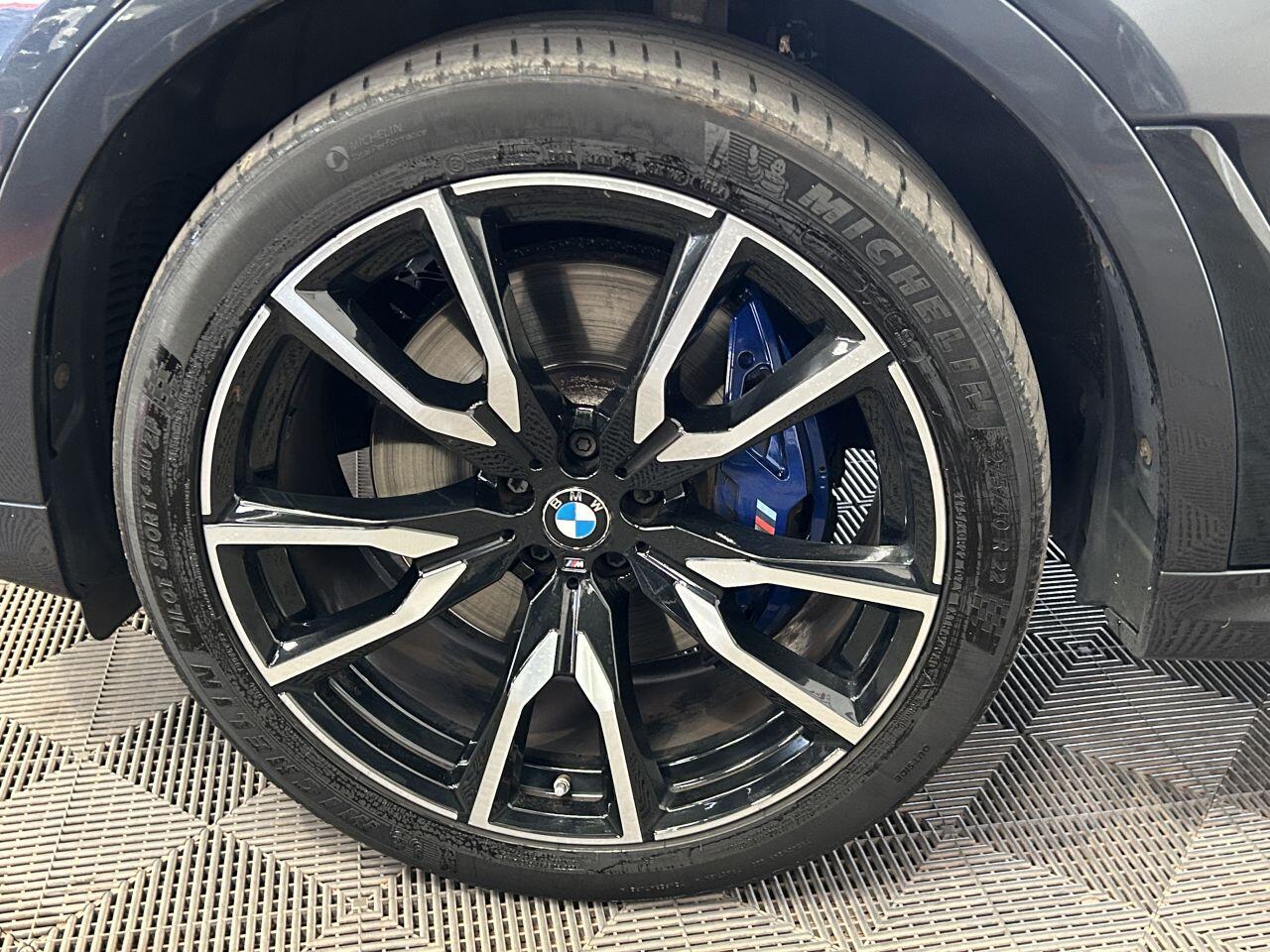 BMW X7 view 29