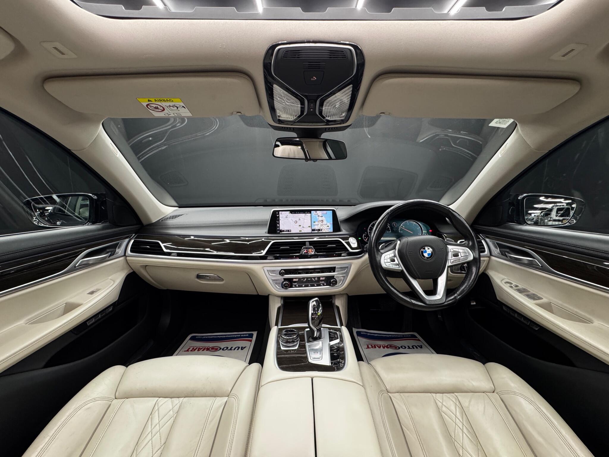 BMW 7 Series view 17