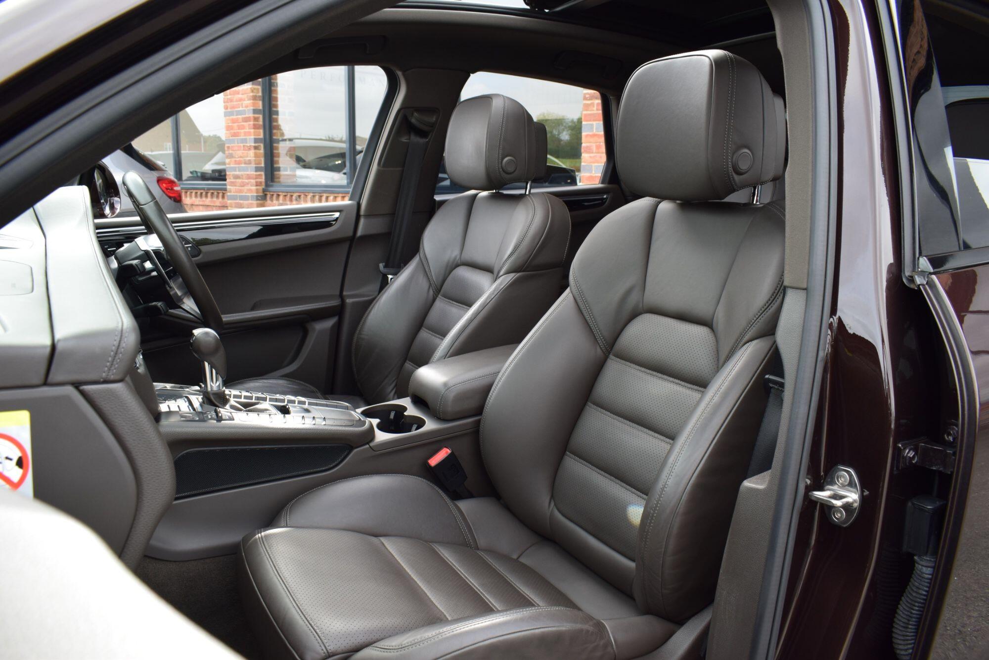 Porsche Macan view 30