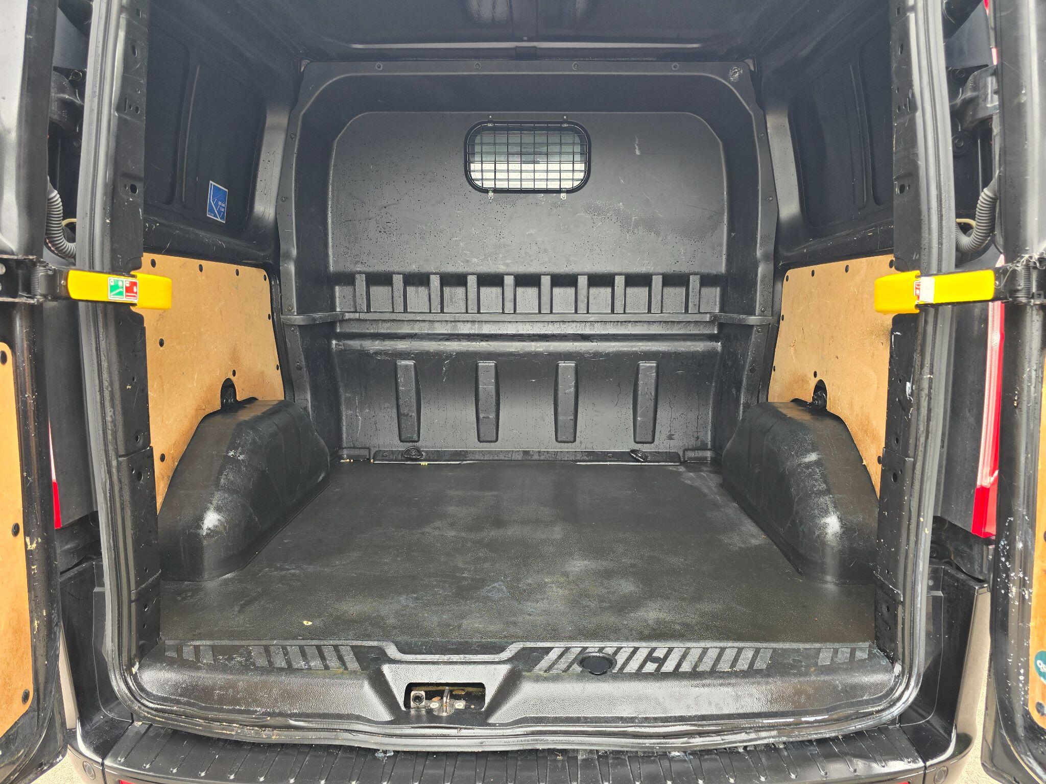 Ford Transit Custom view 19