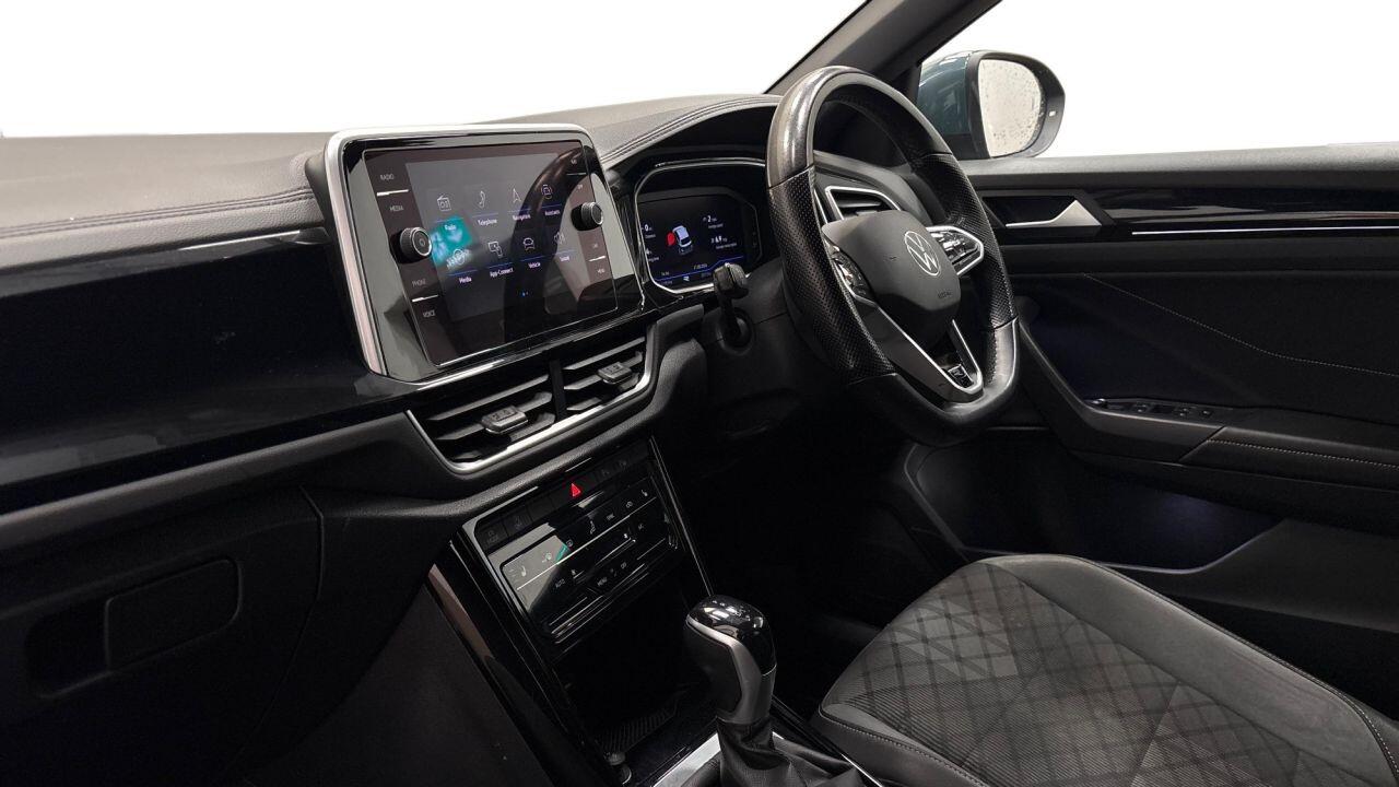 Volkswagen T-Roc view 5
