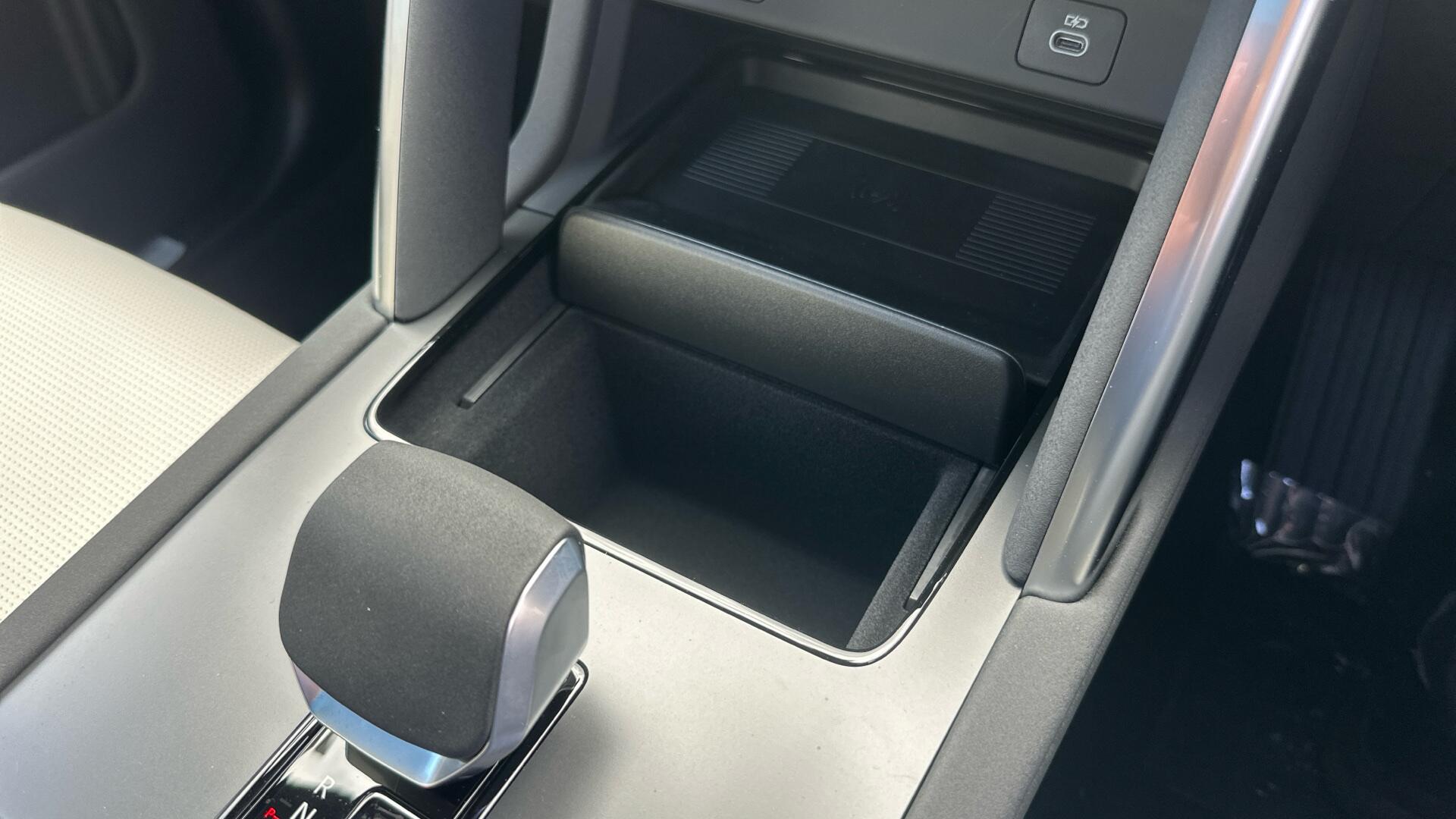 Land Rover Discovery Sport view 49