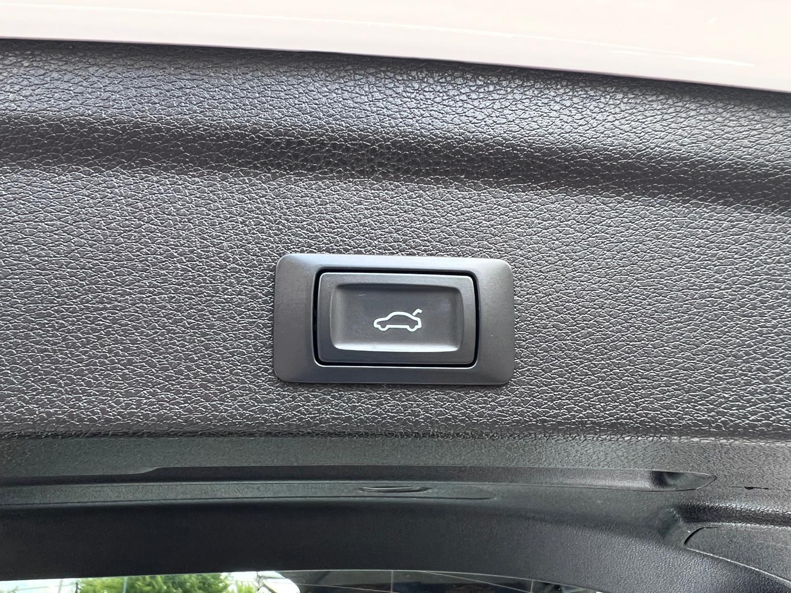 Audi Q3 view 40