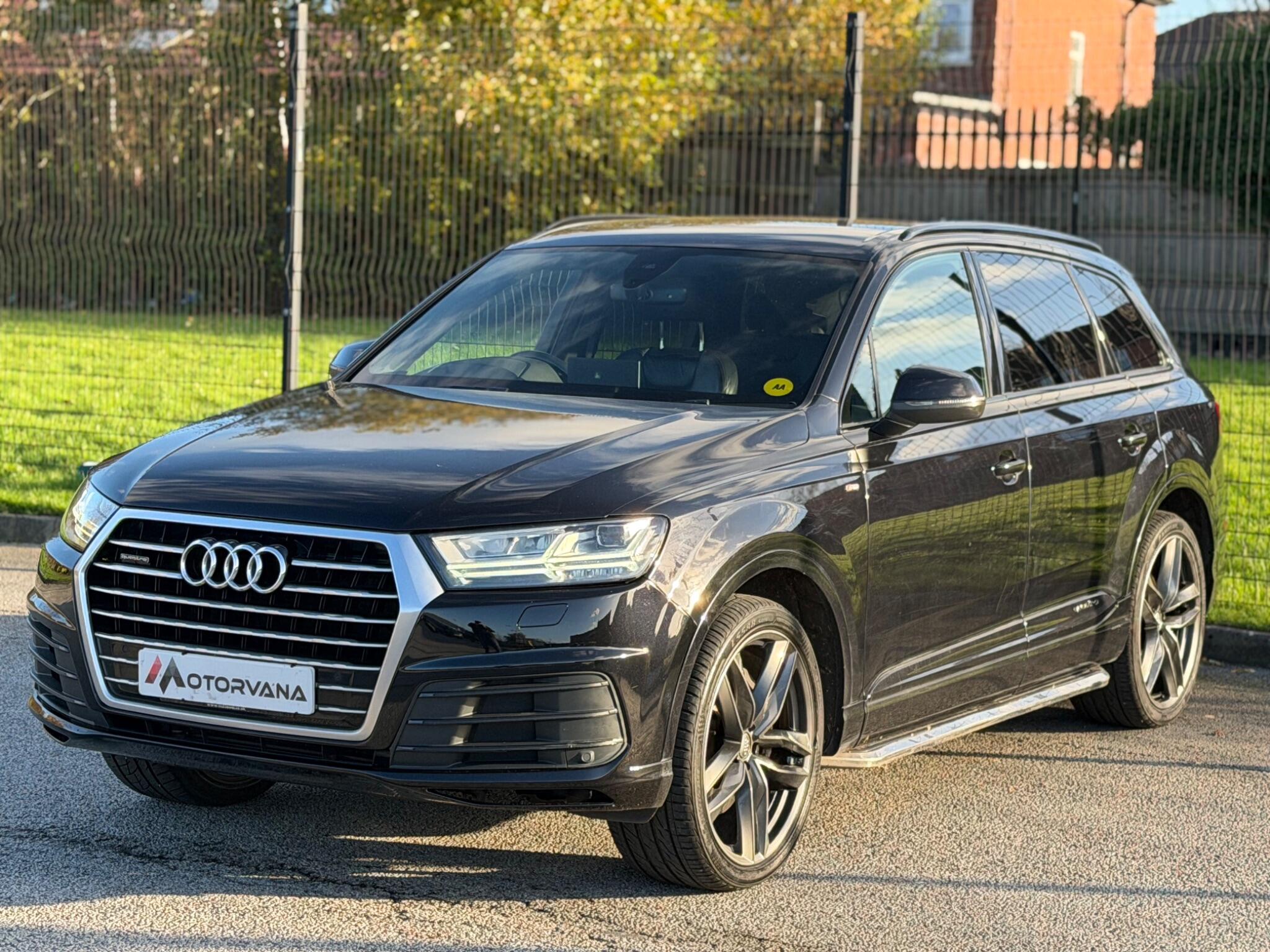 Audi Q7 view 3