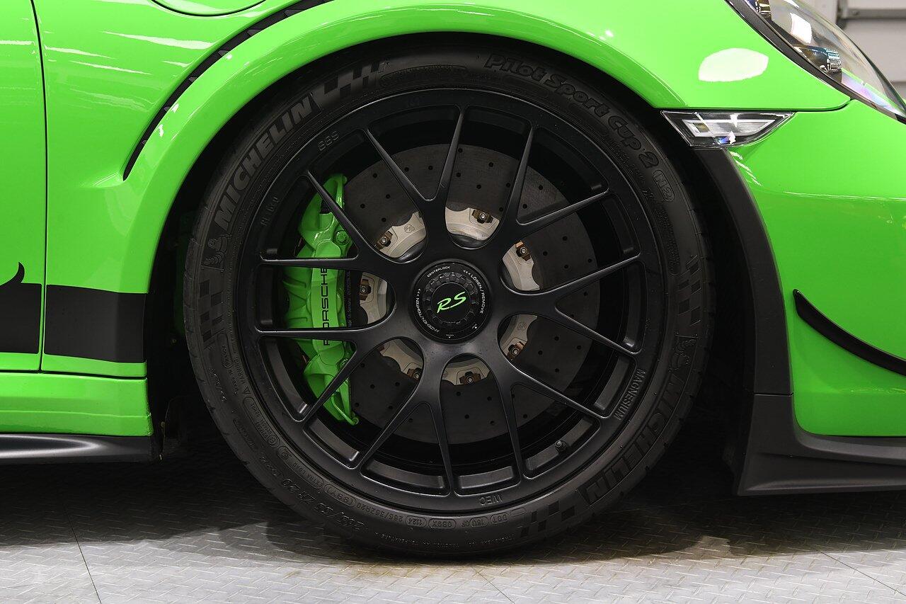 Porsche 911 view 52