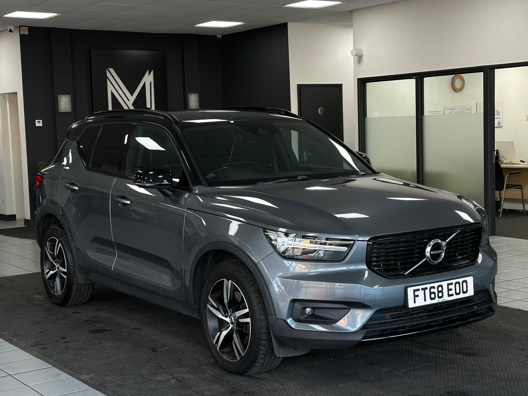 Volvo XC40 view 2