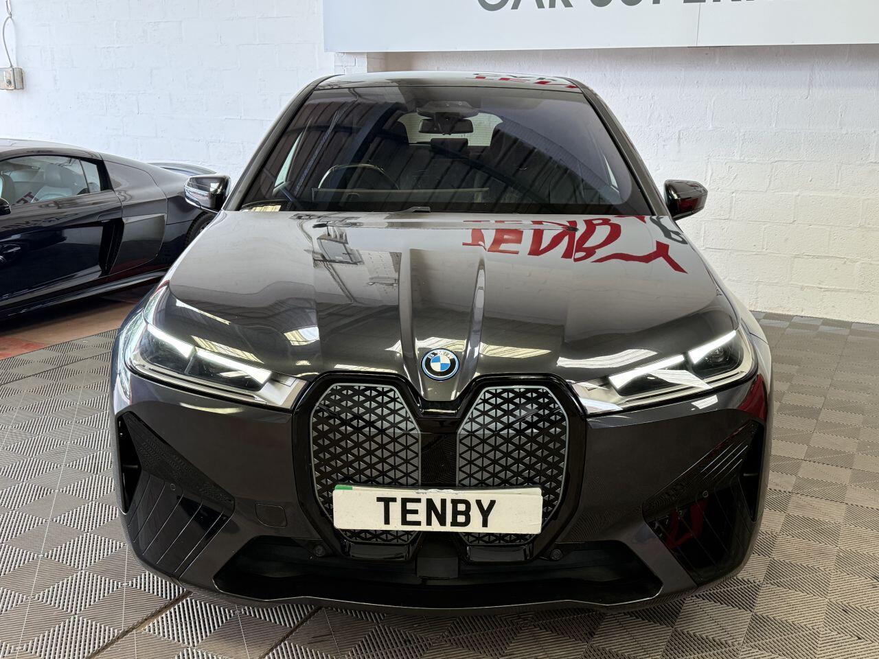 BMW Ix view 3