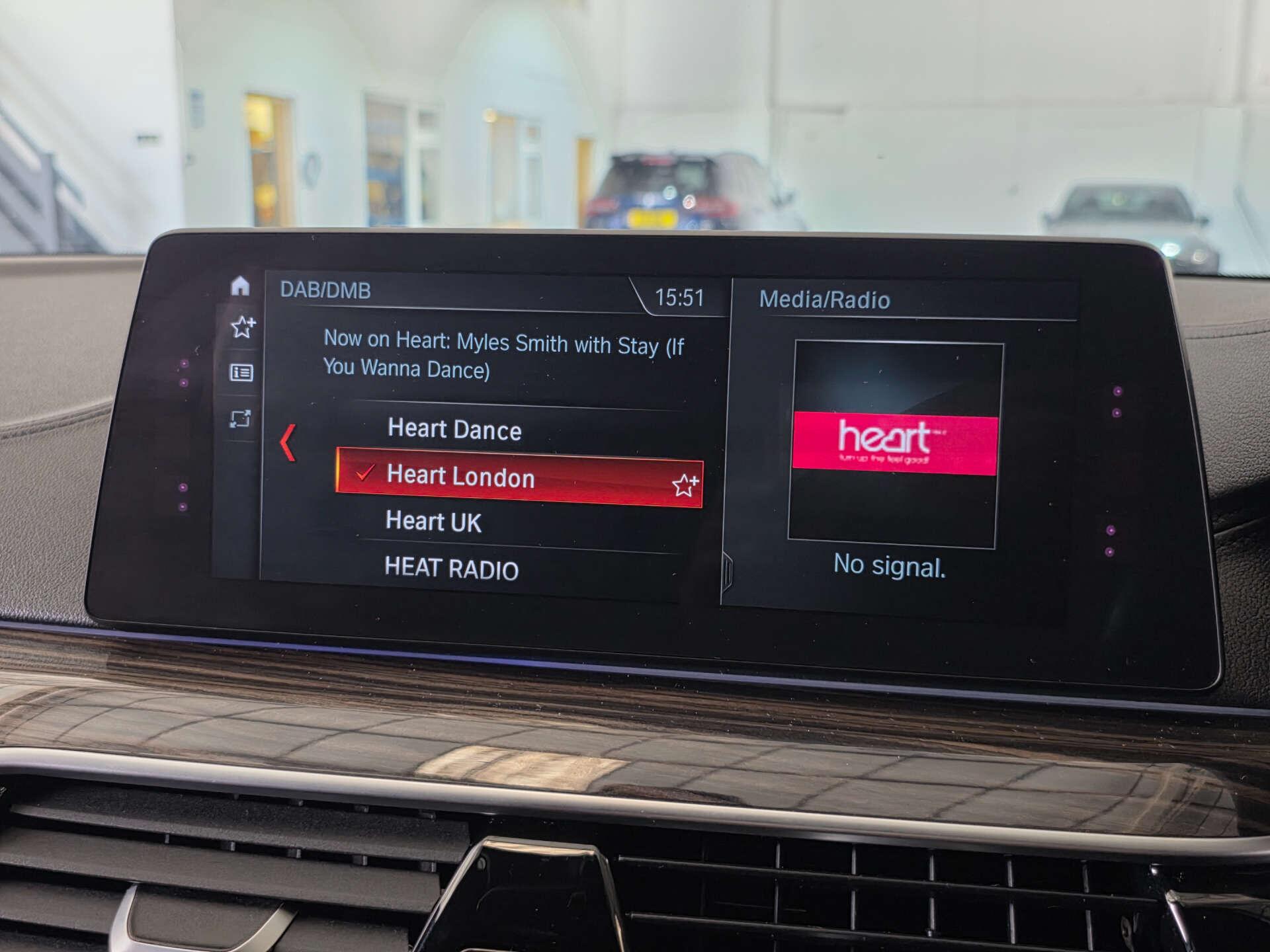 BMW 5 Series view 24