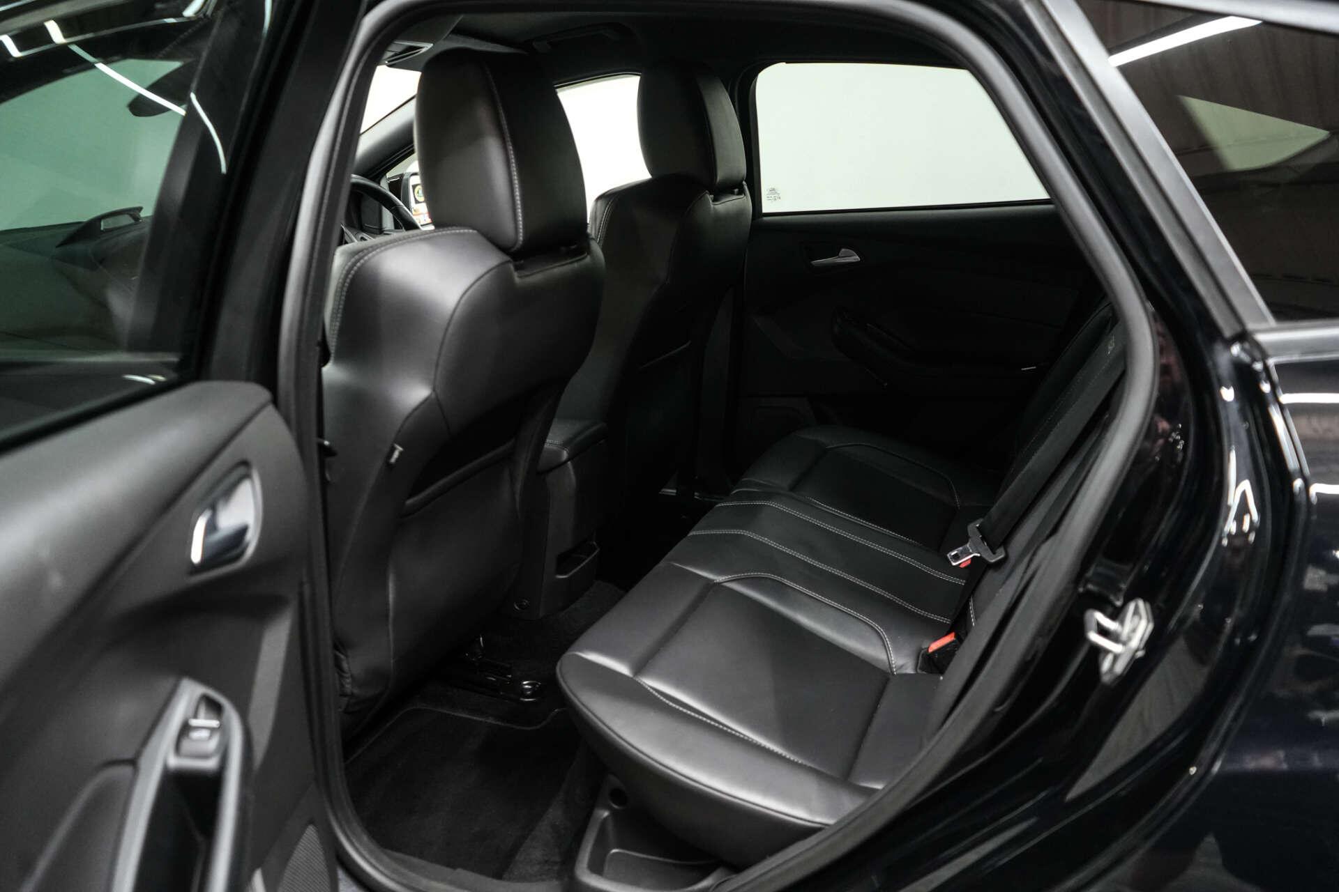 Ford Focus view 21