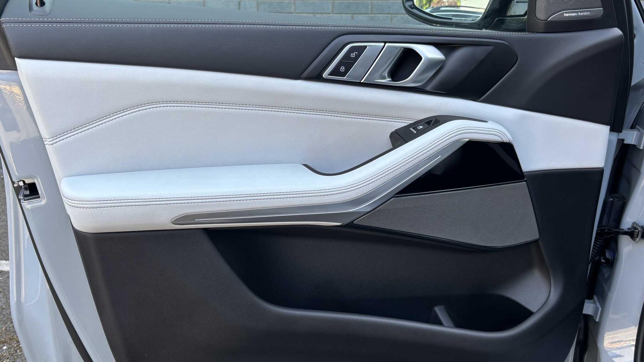 BMW X5 view 21