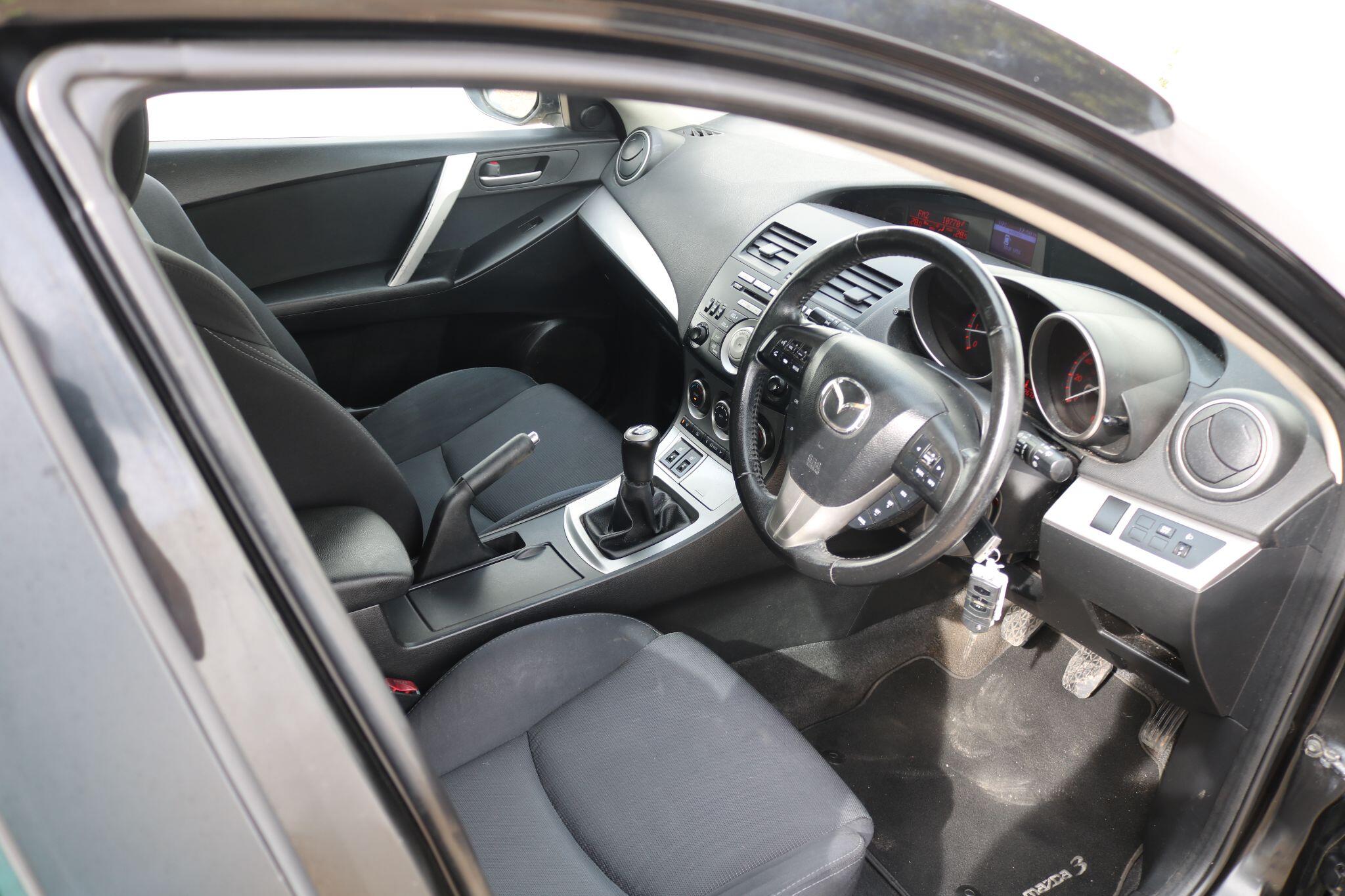 Mazda Mazda3 view 19