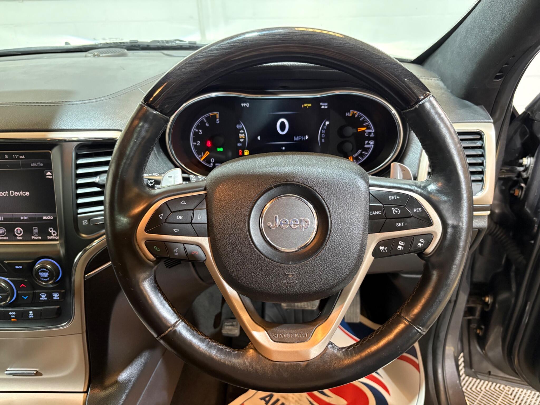 Jeep Grand Cherokee view 24