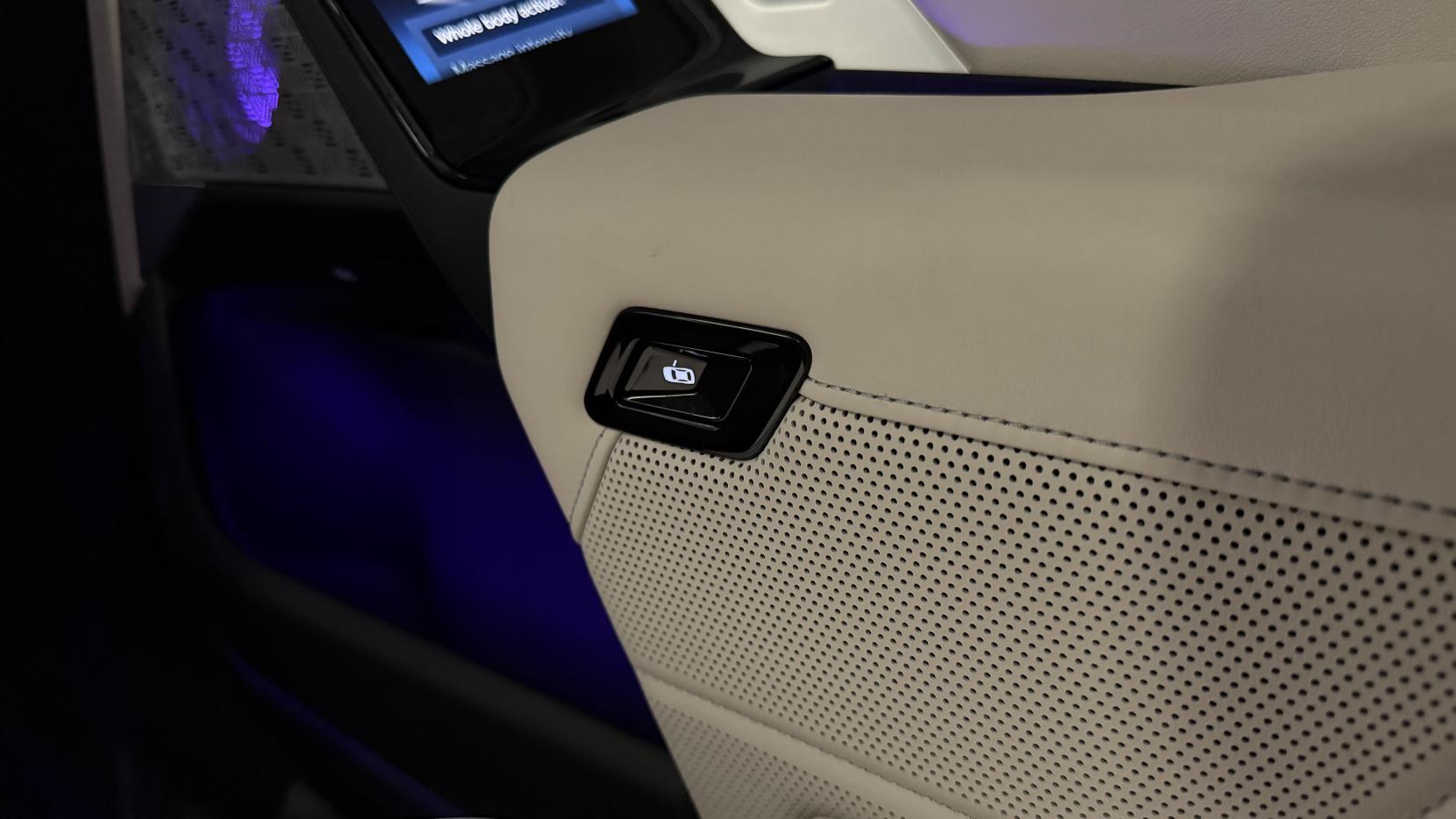 BMW i7 view 45