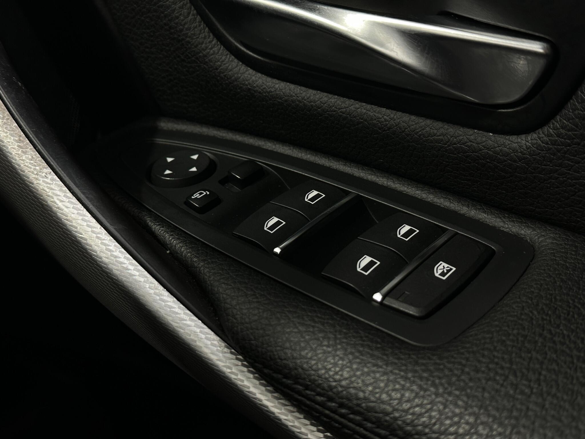 BMW 3 Series view 18