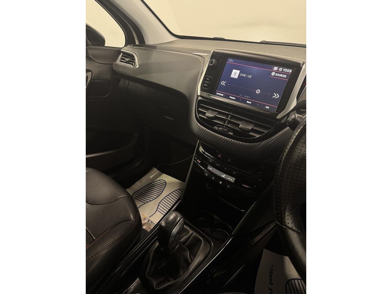 Peugeot 2008 view 17