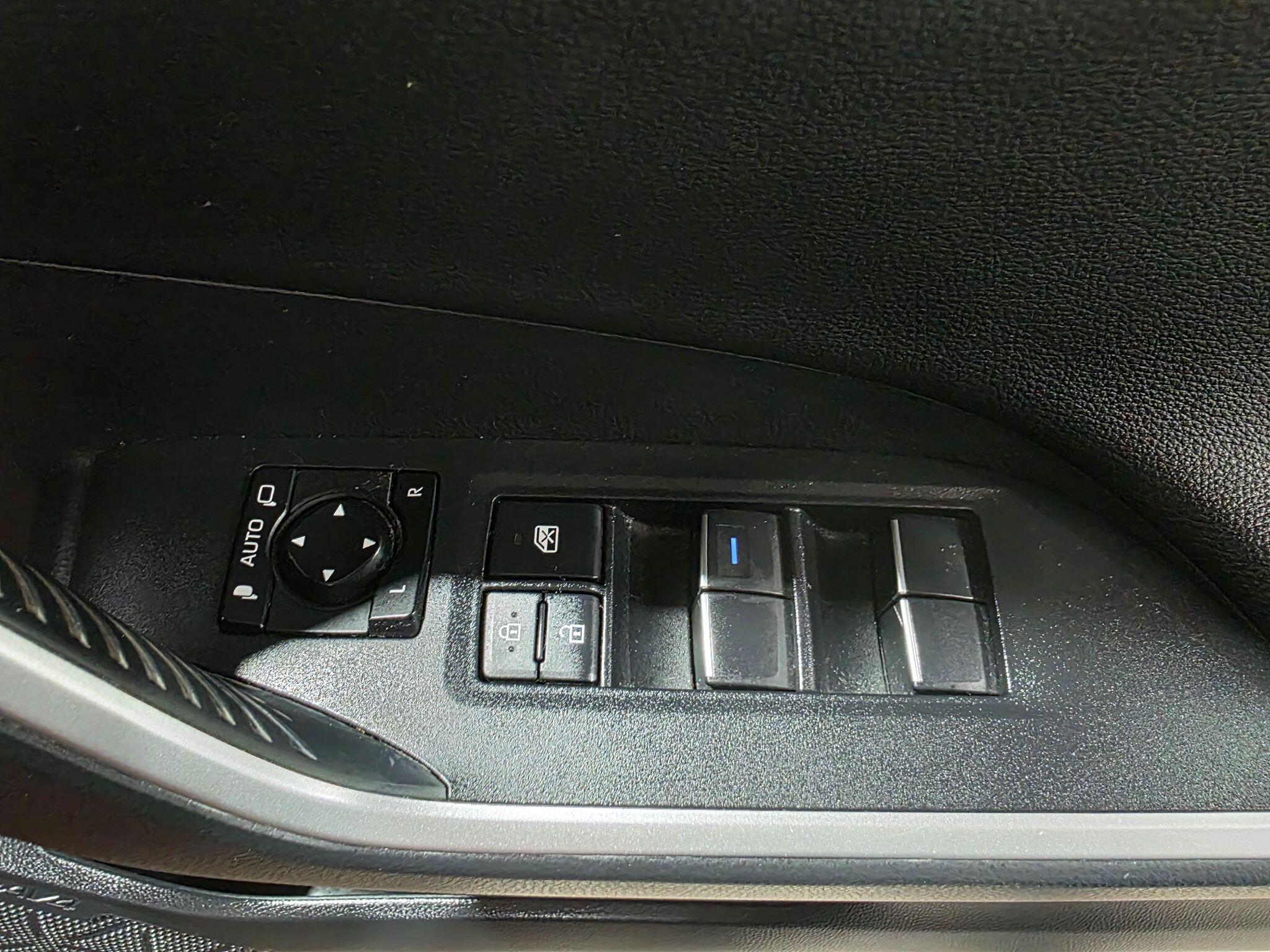 Toyota Rav4 view 13