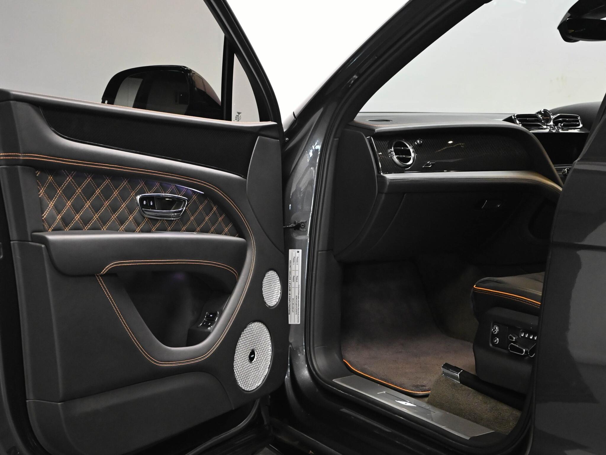 Bentley Bentayga view 57